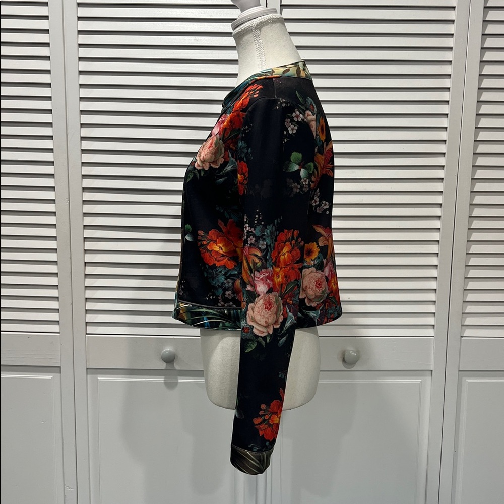 Carmin USA Beautiful Blk & White W/Multi Color Florals Scuba Jacket In Zip Front - Picture 6 of 10
